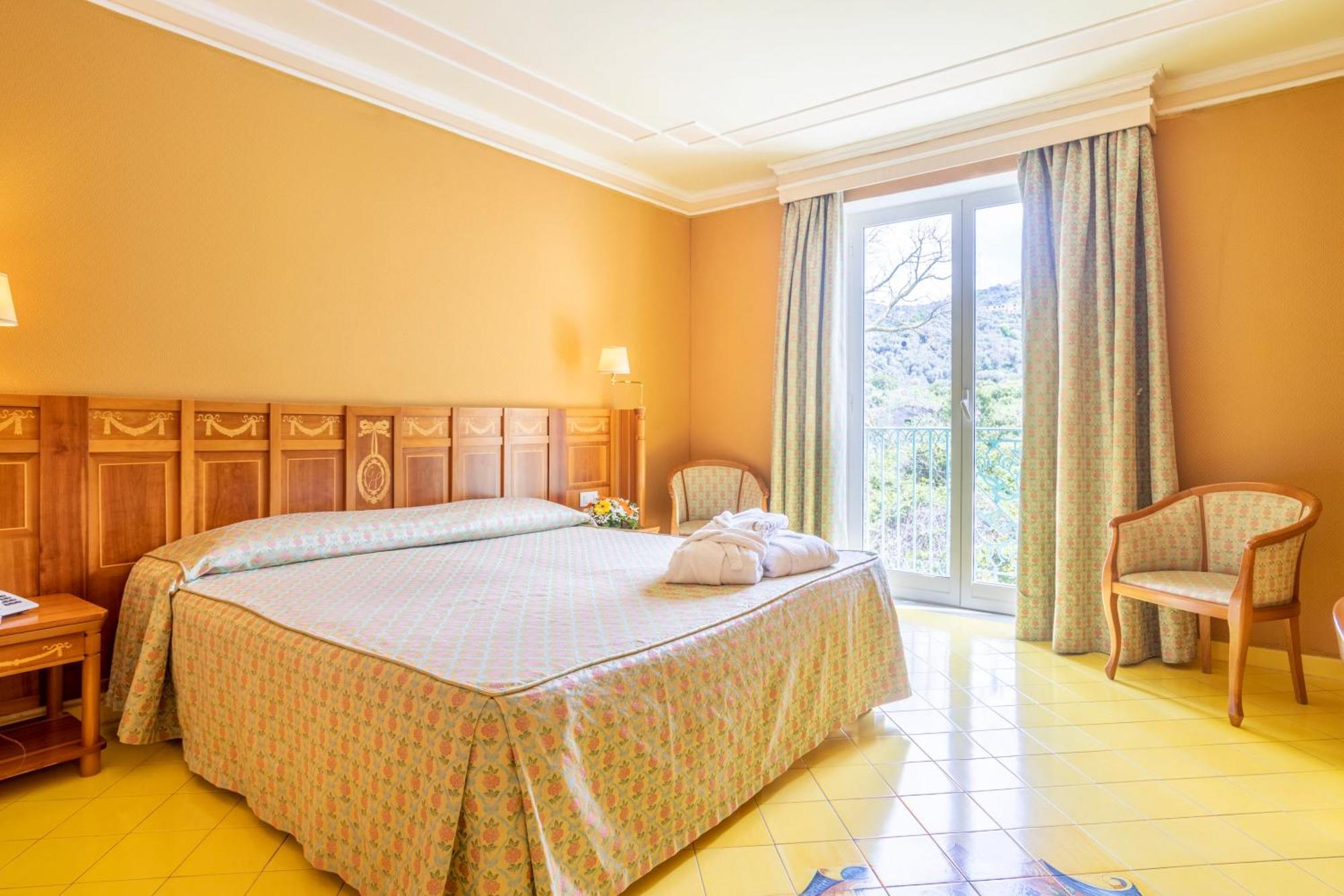 Grand Hotel La Pace (Adults Only) Сант'Анджелло Экстерьер фото