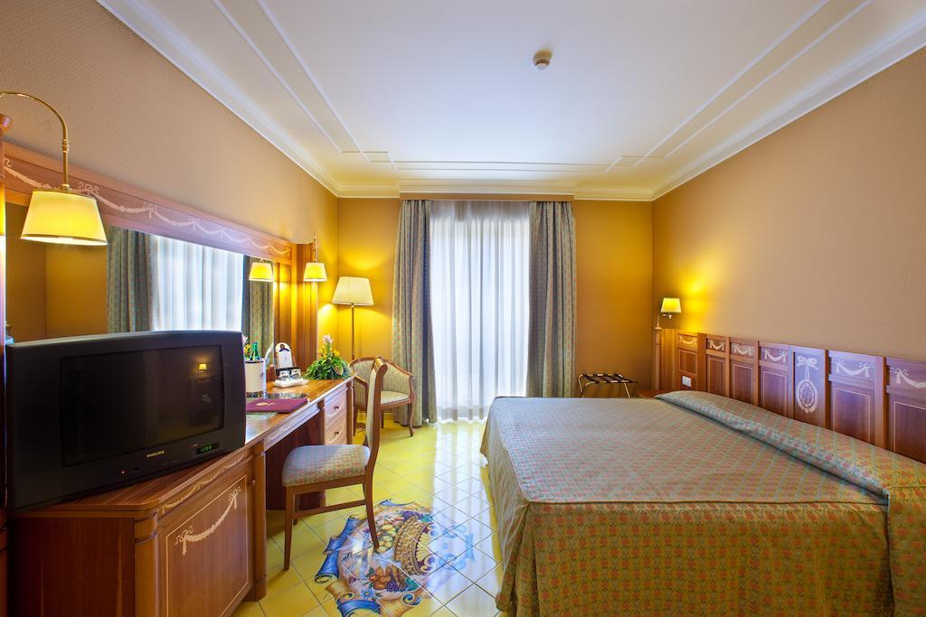 Grand Hotel La Pace (Adults Only) Сант'Анджелло Экстерьер фото